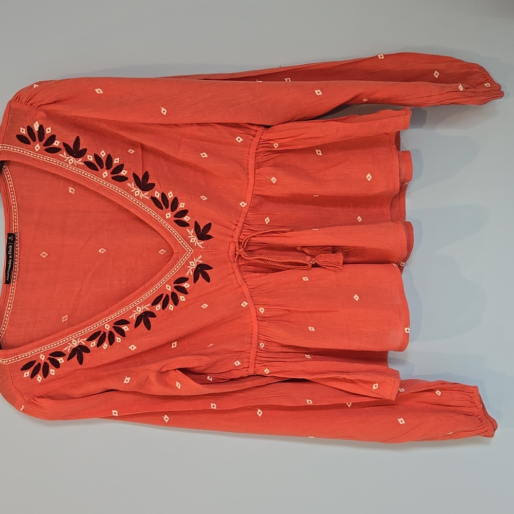 Abercrombie & Fitch Diamond Embroidered Peasant Blouse Coral Size S V Neck
